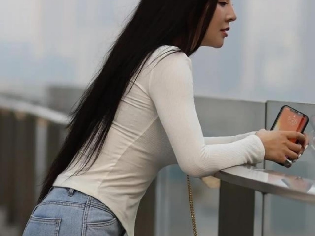 传奇sf的监狱坐标是多少？(什么传奇手游可以打动人物？)