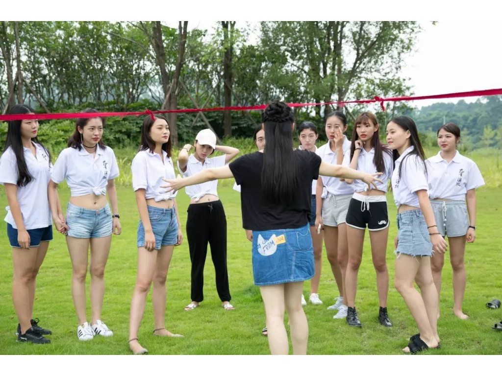 传奇手游为什么卡住不动？(单职业传奇用什么辅助脱机？)