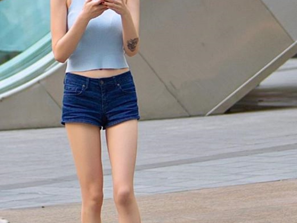 传奇单职业如何升级快？(和珅传奇手游女生推荐什么？)