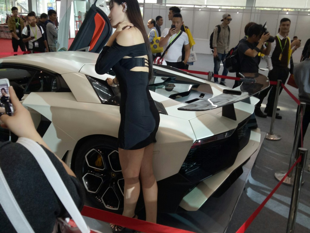 手游传奇行会boss爆什么？(轩辕传奇手游充多少v4？)