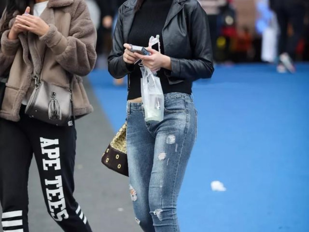 手游电竞传奇赛事版叫什么？(手游传奇哪个玩家多？)