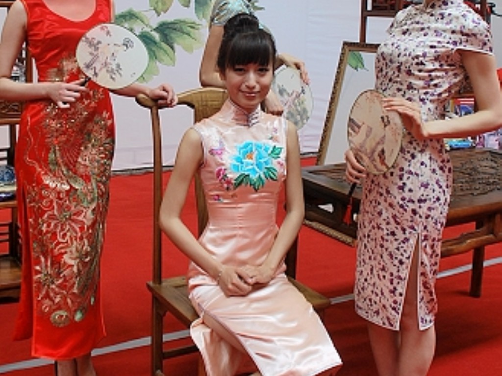 传奇霸业手游什么职业好玩？(手游cf如何上传奇？)