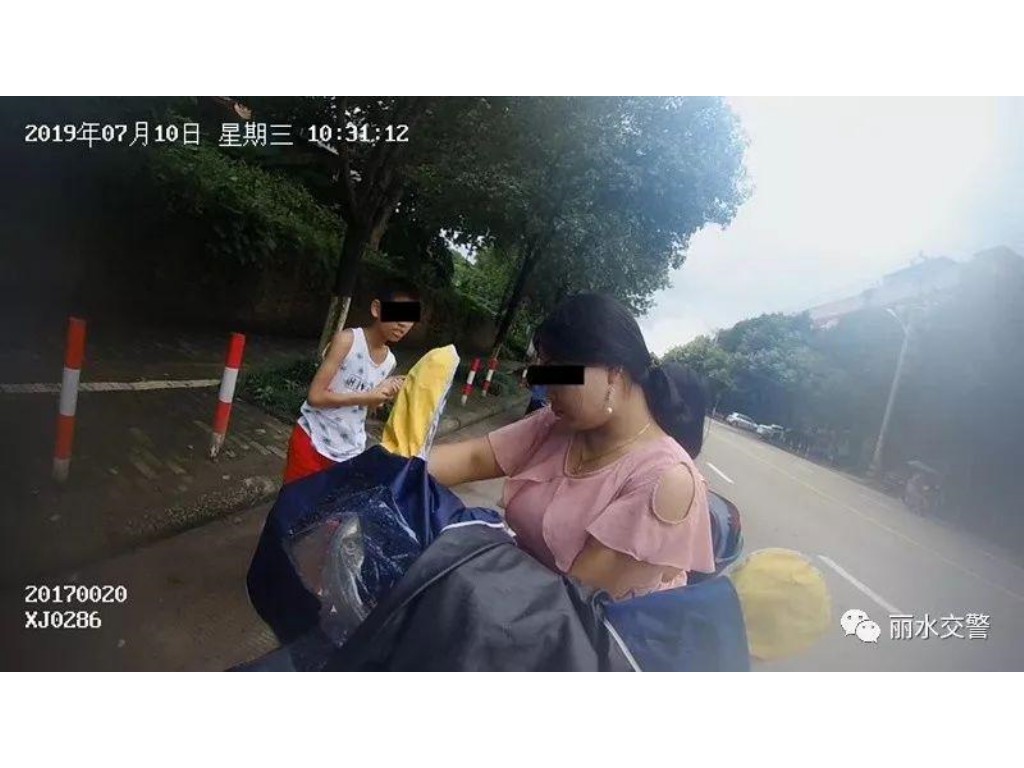 复古传奇手游穿什么衣服好？(在哪里能开传奇3sf？)