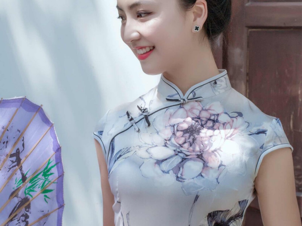 有什么手游传奇不充钱也能玩的吗？(下载传奇手游哪个好玩？)