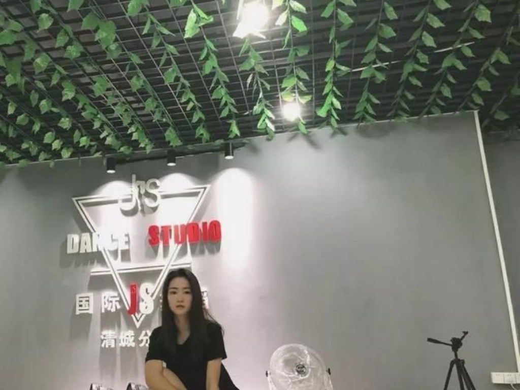 传奇sf现在什么外挂厉害？(如何抽中传奇手游装备属性？)